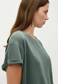 mbyM AMANA-M - T-shirt basic - deep grass