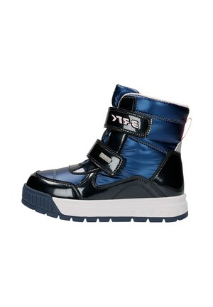 Bota deportiva alta en azul marino brillante y negro con dos tiras negras de velcro y una suela blanca gruesa.