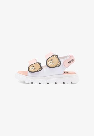 Sandalo bianco e rosa con suola spessa, due toppe con facce di orsacchiotto sulle fascette e scritta "MOSCHINO" sulla fascetta del tallone.