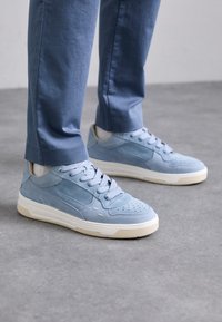 CRUISER DIVE - Sneakers laag - sky blue