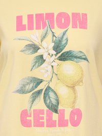 Gul T-shirt med botanisk illustration af citrongren, hvide blomster og grønne blade, med fed pink tekst "LIMON CELLO".