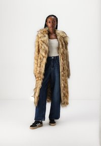 BDG Urban Outfitters Klassikaline mantel - camel