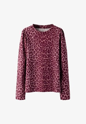 T-shirt à manches longues en tissu texturé et doux, présentant un motif léopard violet et beige. Encolure ronde avec détails froncés aux épaules.