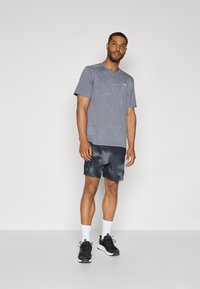 Under Armour VANISH PRNT  - Sports shorts - black/castlerock