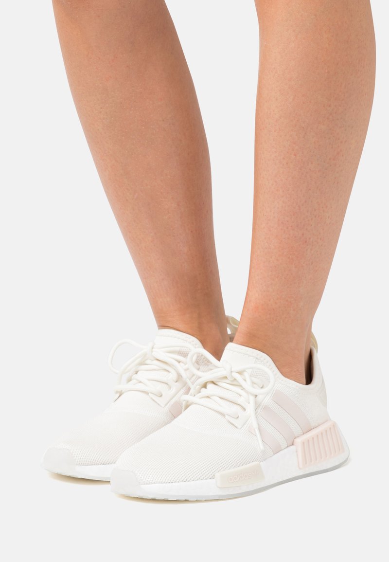 adidas Originals - NMD  R1 W - Športni copati - off white/quartz/footwear white, Povečajte