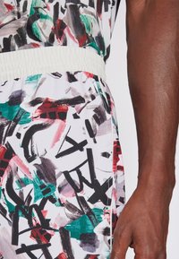 Fila SHORTS LEO - Sportiniai šortai - graffitti gringe