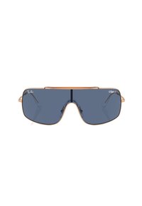 Occhiali da sole con montatura rettangolare, bracci in metallo dorato e lenti di colore blu scuro. Presentano un doppio ponte e il logo Ray-Ban sulla lente.