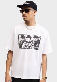 Redefined Rebel - TEE OVERSIZED FIT - Camiseta estampada - white Imagen en miniatura 1