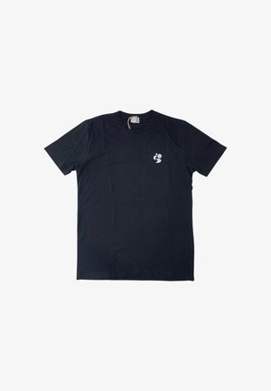 T-shirt nera in cotone con maniche corte, scollatura rotonda e un piccolo logo bianco all'altezza del petto sinistro. Tessuto morbido, vestibilità classica.