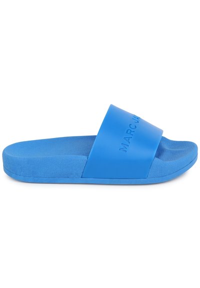 Infradito di gomma blu con una soletta testurizzata, ampia fascia superiore contrassegnata con "MARC JACOBS" e suola sagomata per il comfort.