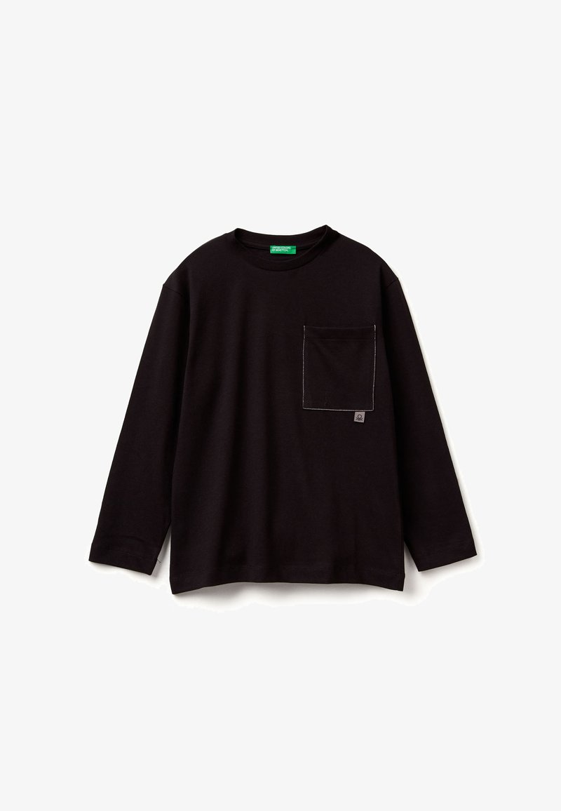 Schwarzes langärmeliges T-Shirt aus Baumwolle, mit einer Tasche auf der linken Brustseite, kontrastierenden Nähten und einem runden Halsausschnitt.