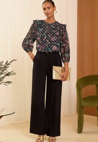 Love & Roses PRINTED CREW NECK-REGULAR FIT - Bluza - green bird metallic