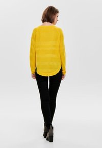 ONLY ONLCAVIAR - Pullover - yellow