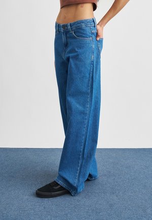 BAGGY WIDE LEG - Relaxed fit jeans - classic blue