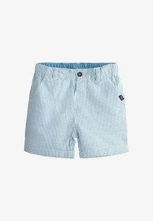 Shorts pour tout-petit à rayures verticales bleu clair et blanches, avec poches avant, fermeture à boutons et une petite étiquette de marque noire sur le côté.