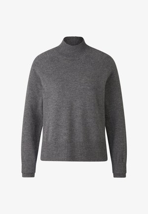 Grauer, langärmeliger Strickpullover mit hochgeripptem Kragen sowie gerippten Bündchen und Saum, vor einem schlichten weißen Hintergrund präsentiert.