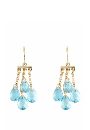Goldene Creolen-Ohrringe mit vier hängenden, facettierten hellblauen tropfenförmigen Edelsteinen an kurzen Ketten.