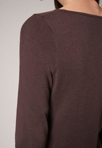 comma Sweter