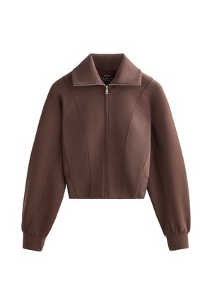 Bruine cropped jas met een ritssluiting aan de voorkant, een brede kraag en een geribbelde textuur. Heeft licht opgeblazen mouwen en subtiele zijnaden.