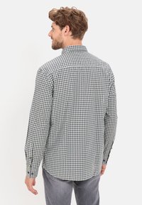 camel active MIT BUTTON-DOWN KRAGEN  - Hemd - glacier green