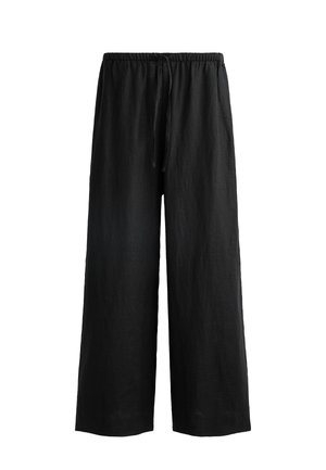 Zwarte wijde broek van lichtgewicht stof. Voorzien van een elastische tailleband met een trekkoord en een gladde, matte textuur.