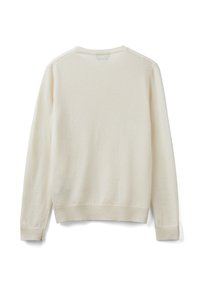 Suéter de punto color crema con cuello redondo, puños y dobladillo acanalados, de textura suave y mangas raglán. Diseño sencillo, sin patrones visibles.