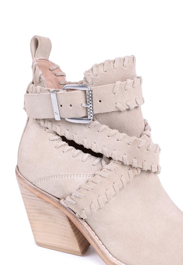 NEW KOLE - Classic ankle boots - oatmilk4