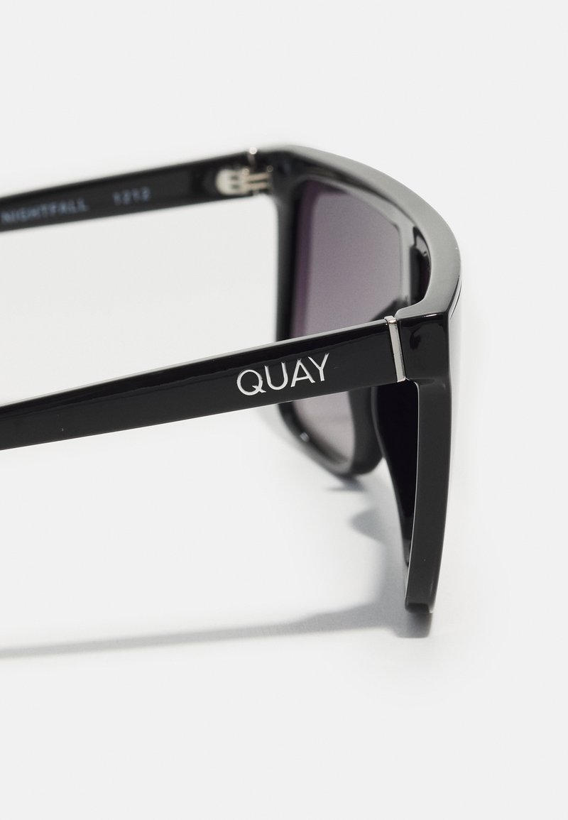 Gafas De Sol Quay Nightfall Medium Shield Con Lentes UV Negras | Bodega