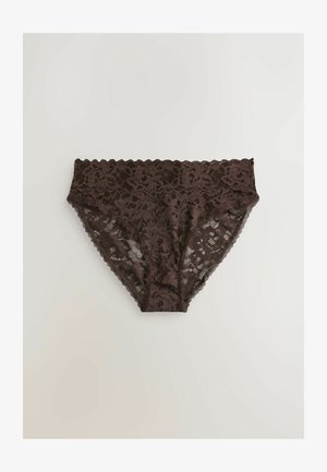 Braguitas hipster de encaje en marrón oscuro, con una cintura festoneada y patrón floral, tejido transparente y textura suave.