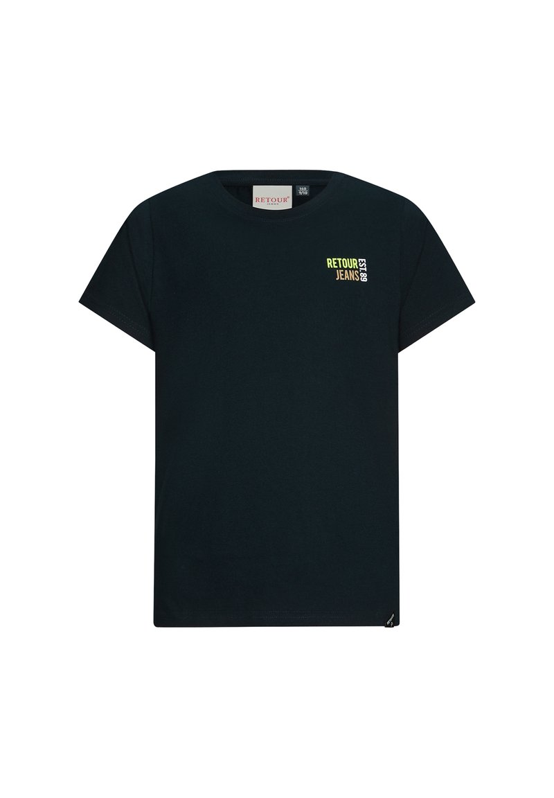 Czarny bawełniany t-shirt z krótkim rękawem, z żółtym i białym logo "RETOUR JEANS" na lewej klatce piersiowej i małym akcentem na dole.