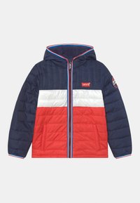 Pružná bunda v námořnické, červené a bílé barvě s blokovým designem. Obsahuje kapuci, přední zip a logo Levi's na hrudi.