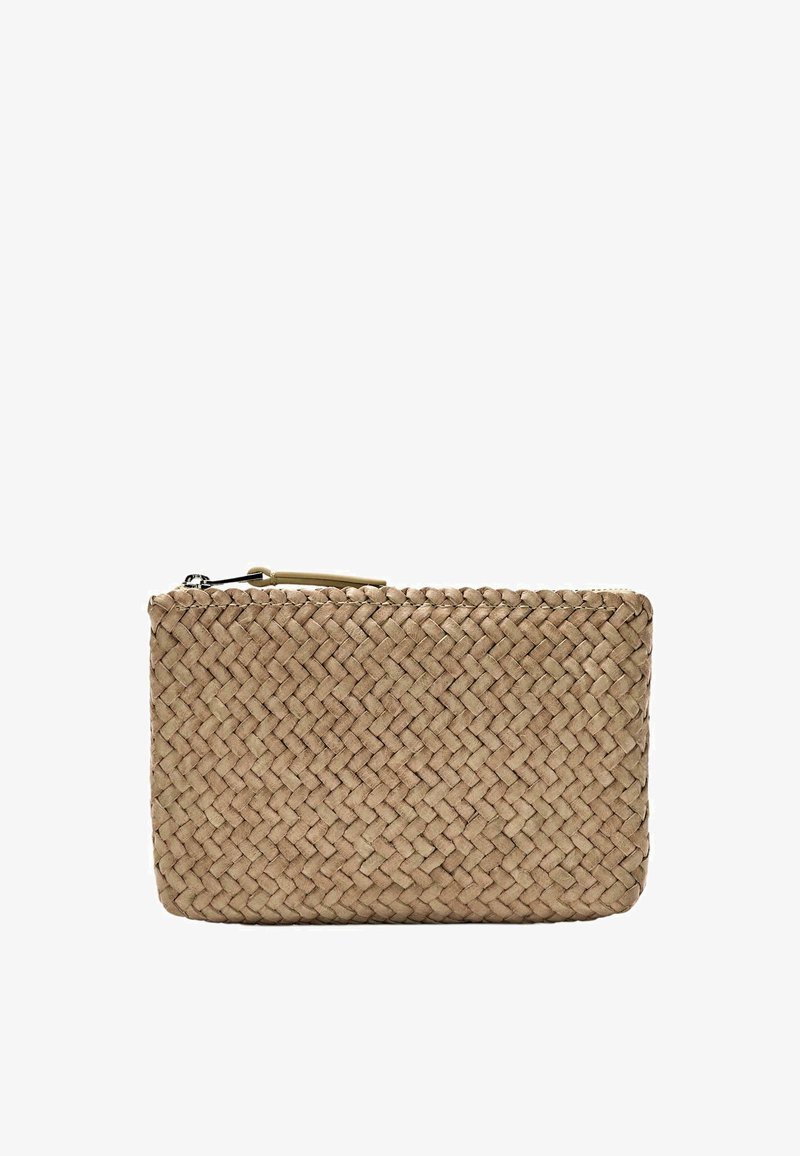 Petite pochette rectangulaire beige avec texture tissée et fermeture éclair en haut avec languette.