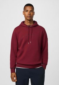 Sudadera burdeos con capucha ajustable, puños y dobladillo acanalados. Presenta la palabra "HACKETT" en un color contrastante en el pecho.
