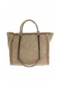 Sac cabas beige en similicuir avec une bordure en shearling moelleux, des anses en cha îne et une forme structurée. Dispose de deux poignées supérieures.