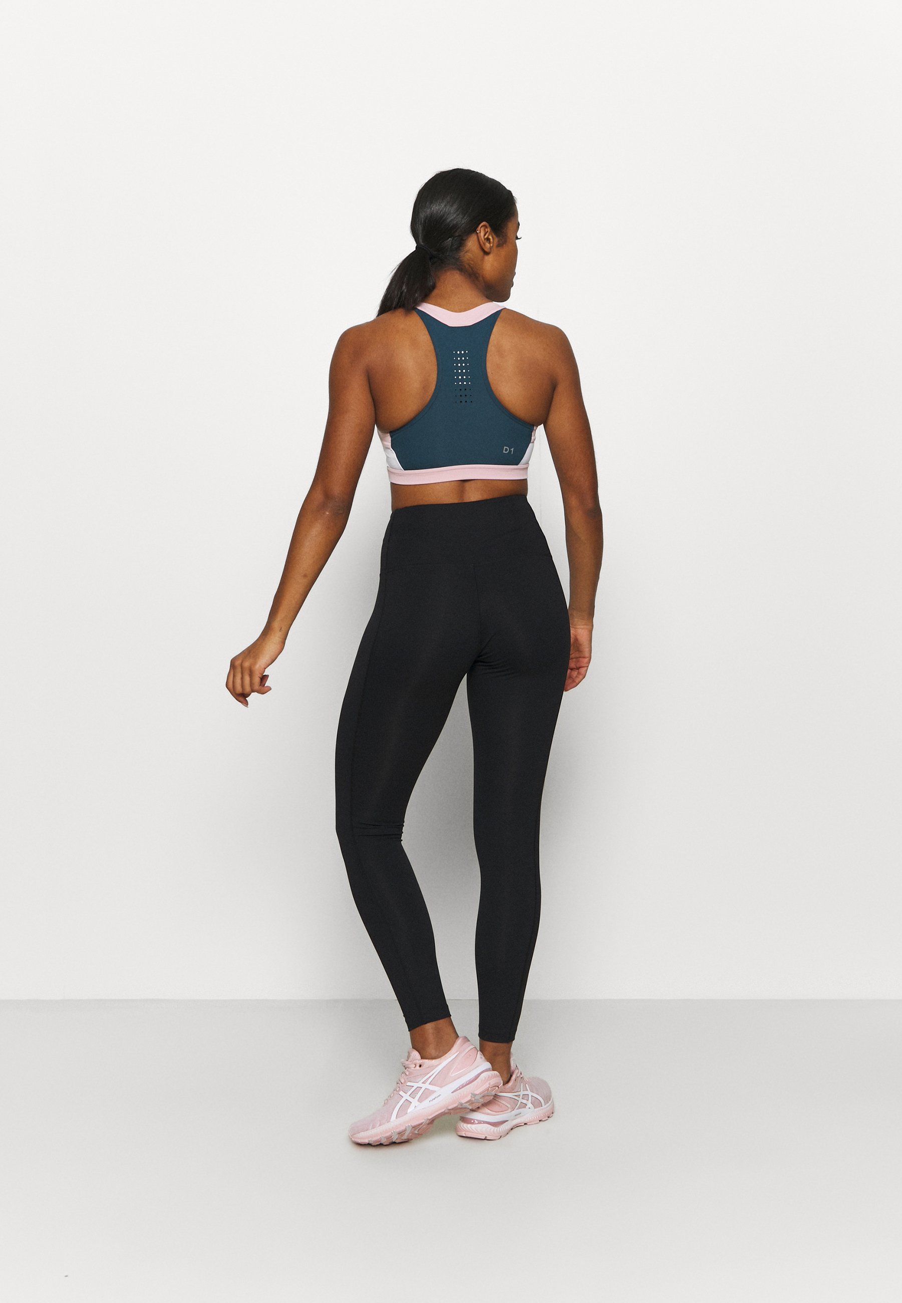 Damen COLOR BLOCK BRA - Sport-BH mit mittlerer Stützkraft Damen COLOR BLOCK BRA - Sport-BH mit mittlerer Stützkraft