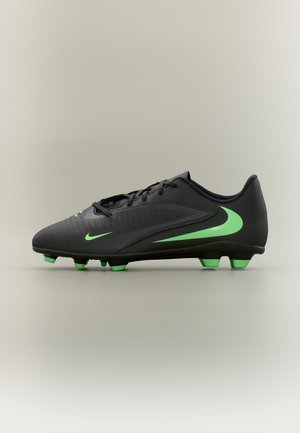 Sort og grøn Nike fodboldstøvle med snørebånd, knopper og Swoosh-logo, vist fra siden på neutral baggrund.