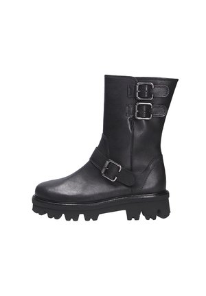 Schwarze Lederstiefelette mit zwei verstellbaren Schnallenriemen und einer strukturierten Gummisohle. Verfügt über eine abgerundete Zehenpartie und ein robustes Design.