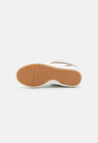 Guess ROXANA - Sneakers alte - white/beige/brown