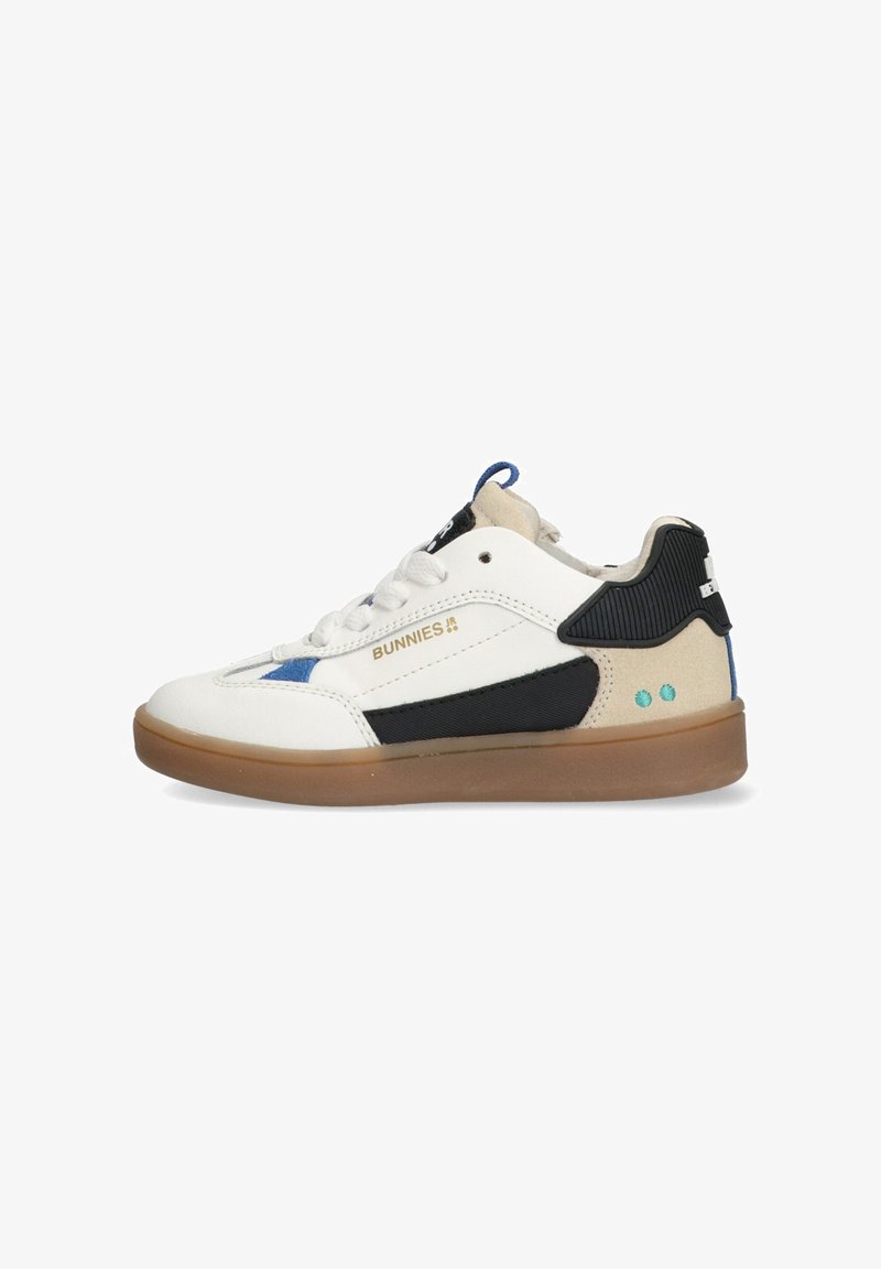 White sneakers with black and blue accents, featuring a gum rubber sole. Made of leather and textile, with a logo and design details on the side.