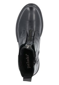 Botín de cuero negro con cierre de cremallera, puntera redonda y acentos texturizados, con una suela resistente y un interior acolchado para mayor comodidad.