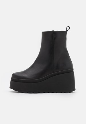 LEATHER - Platvormtallaga poolsaapad - black