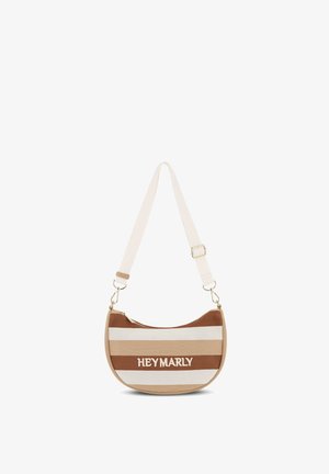 Sac à bandoulière rayé marron et beige en tissu texturé avec une fermeture éclair dorée et le logo "HEY MARLY" en lettres blanches.