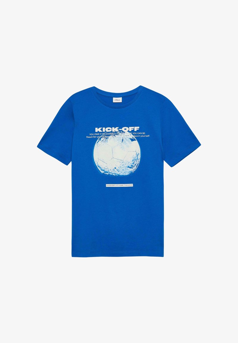 T-shirt bleu avec un graphisme délavé d'un ballon de football blanc et le texte "KICK-OFF" ainsi que des phrases motivantes sur le football et la confiance en soi.