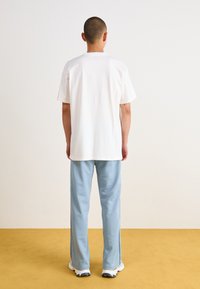 Carhartt WIP BOLAN PANT - Joggebukse - dusty ice/positano