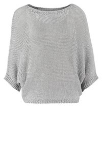 Grauer gestrickter Pullover mit weitem Ausschnitt, kurzen Ärmeln und lockerer Passform. Mit strukturiertem Muster und dezenten Rippen. Leichtes Material.