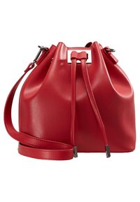 Rød læderbucketbag med snørelukning, sølvhardware detaljer og en aftagelig skulderrem. Glat tekstur, struktureret form.
