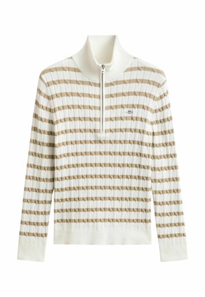 Weiß-beigefarben gestreifter, gerippter Strickpullover mit hohem Kragen und halbem Reißverschluss vorne, mit einem kleinen bestickten Logo auf der Brust.