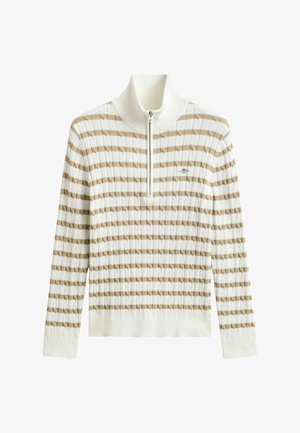 Weiß-beigefarben gestreifter, gerippter Strickpullover mit hohem Kragen und halbem Reißverschluss vorne, mit einem kleinen bestickten Logo auf der Brust.