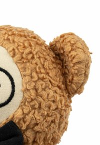Brauner Teddybär Plüsch mit einer strukturierten, lockigen Felloberfläche. Hat ein cremefarbenes Gesicht mit einem schwarzen gestickten Lächeln und einer kleinen schwarzen Fliege.