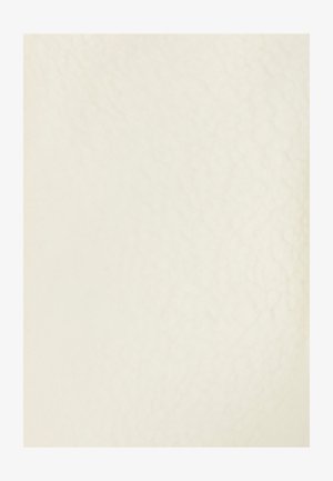 Cuero blanco texturizado con un acabado ligeramente brillante, que presenta patrones de superficie irregulares y una calidad táctil suave.